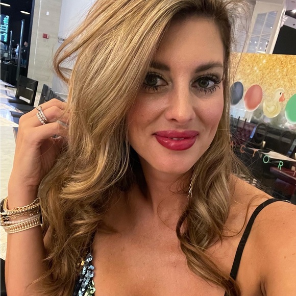 Meet your Posher, Karissa - Picture 2 of 9